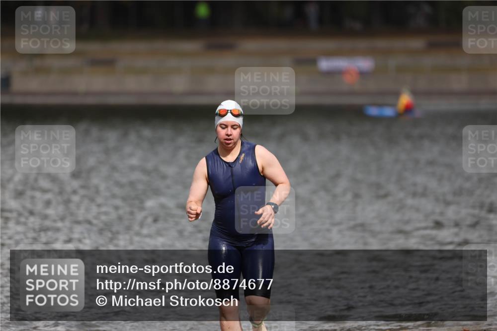 14.09.2025 - Stadtparktriathlon Michael Strokosch http://msf.ph/oto/8874677 14.09.2025 12:40:58 Schwimmen 1323 meine-sportfotos.de