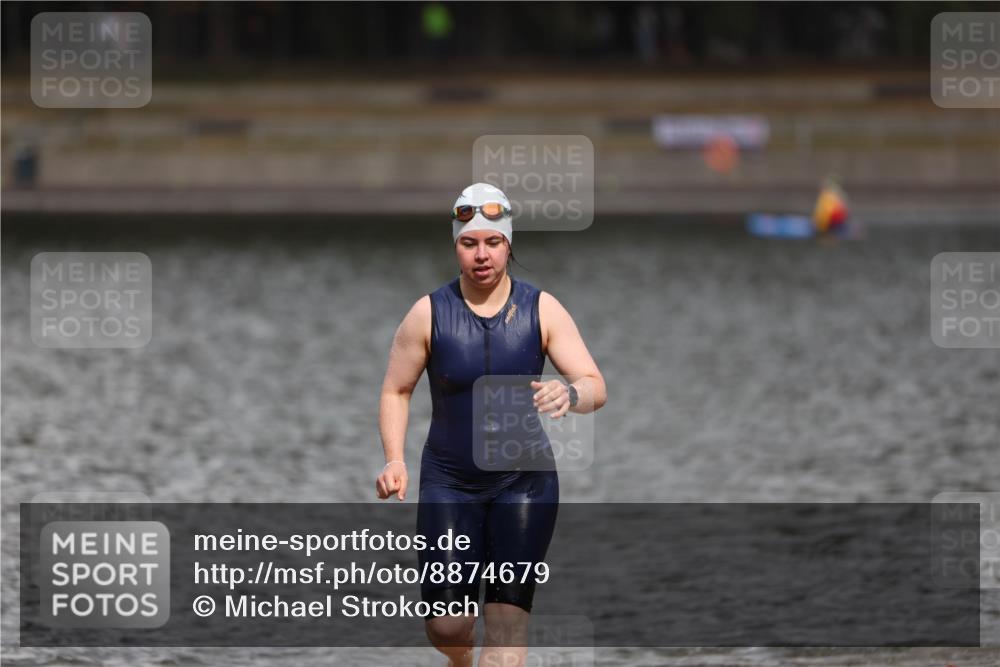 14.09.2025 - Stadtparktriathlon Michael Strokosch http://msf.ph/oto/8874679 14.09.2025 12:40:58 Schwimmen 1323 meine-sportfotos.de