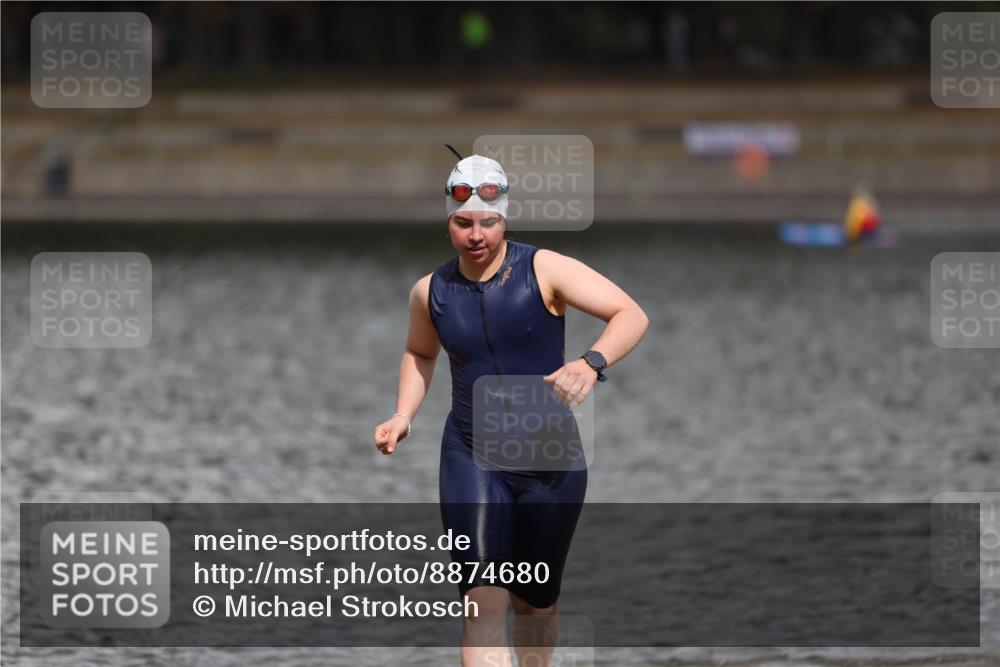 14.09.2025 - Stadtparktriathlon Michael Strokosch http://msf.ph/oto/8874680 14.09.2025 12:40:58 Schwimmen 1323 meine-sportfotos.de