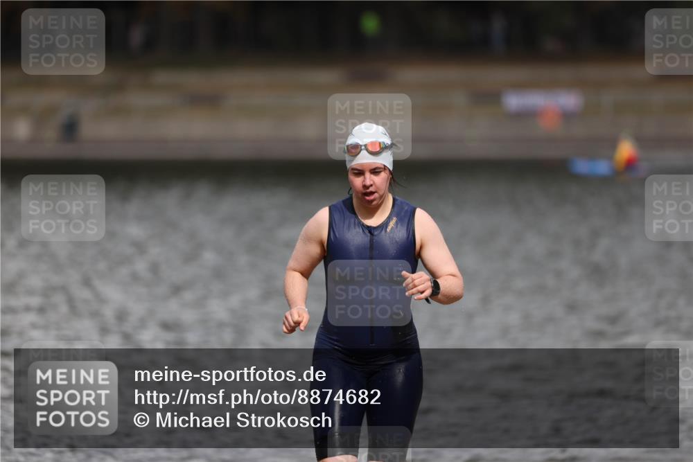 14.09.2025 - Stadtparktriathlon Michael Strokosch http://msf.ph/oto/8874682 14.09.2025 12:40:59 Schwimmen 1323 meine-sportfotos.de