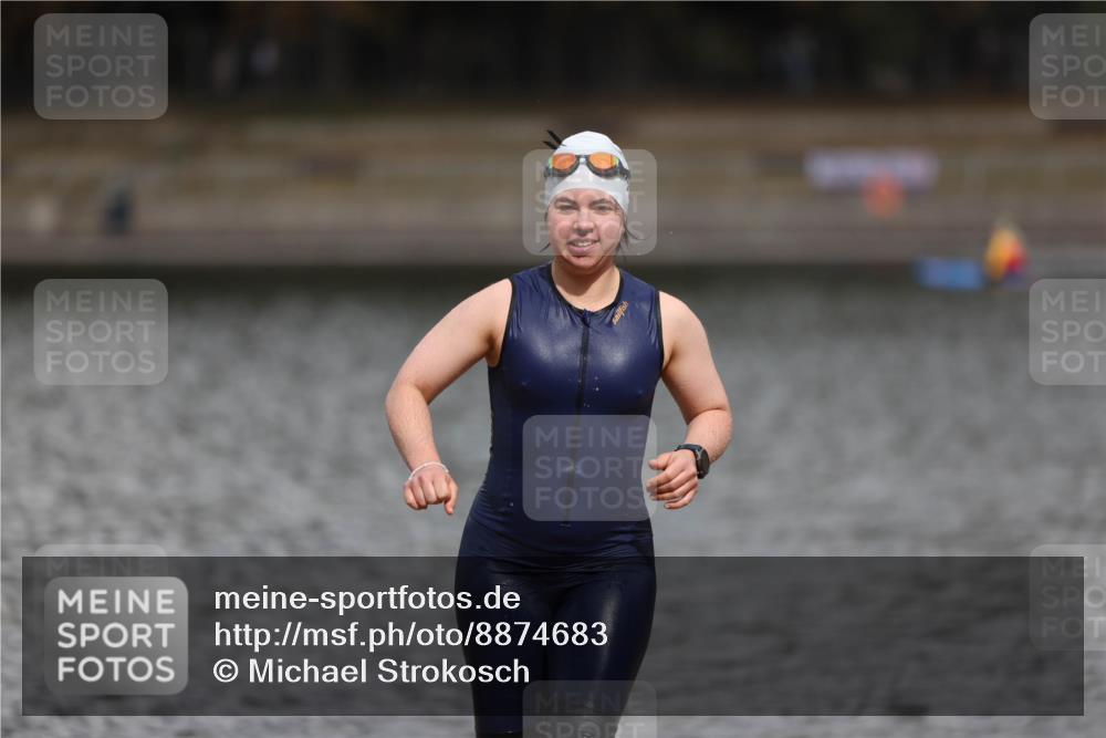 14.09.2025 - Stadtparktriathlon Michael Strokosch http://msf.ph/oto/8874683 14.09.2025 12:40:59 Schwimmen 1323 meine-sportfotos.de