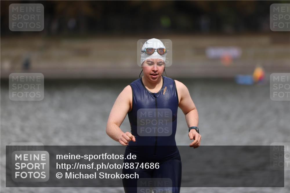 14.09.2025 - Stadtparktriathlon Michael Strokosch http://msf.ph/oto/8874686 14.09.2025 12:41:00 Schwimmen 1323 meine-sportfotos.de
