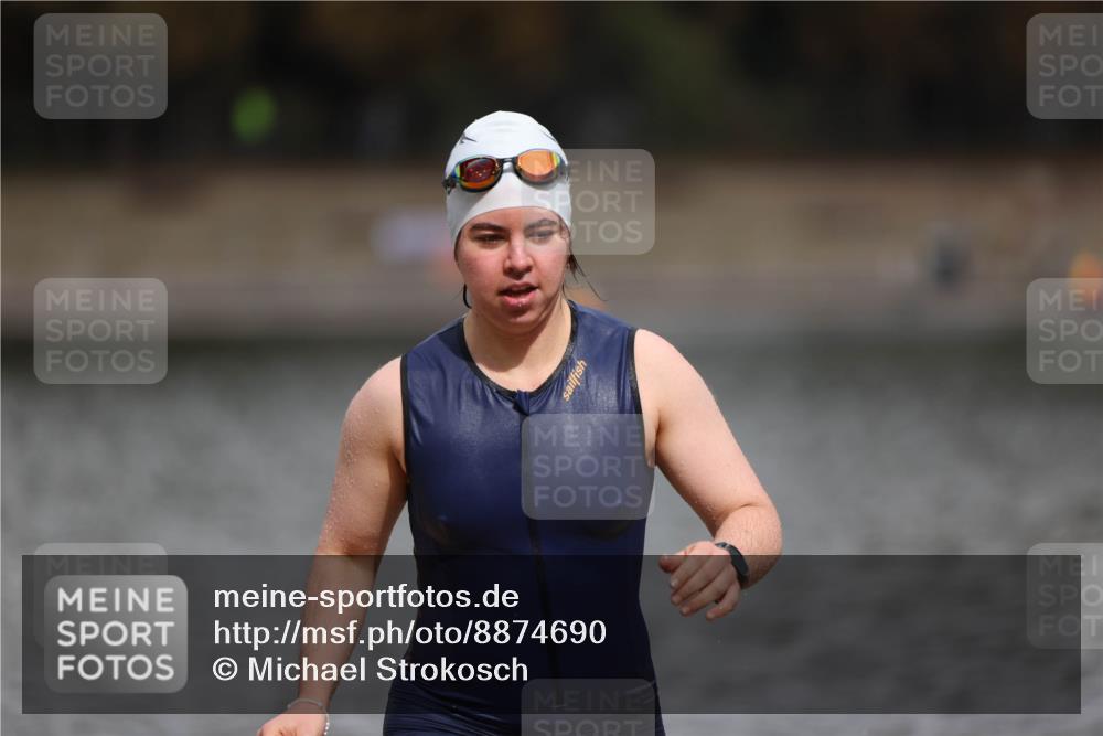 14.09.2025 - Stadtparktriathlon Michael Strokosch http://msf.ph/oto/8874690 14.09.2025 12:41:01 Schwimmen 1323 meine-sportfotos.de