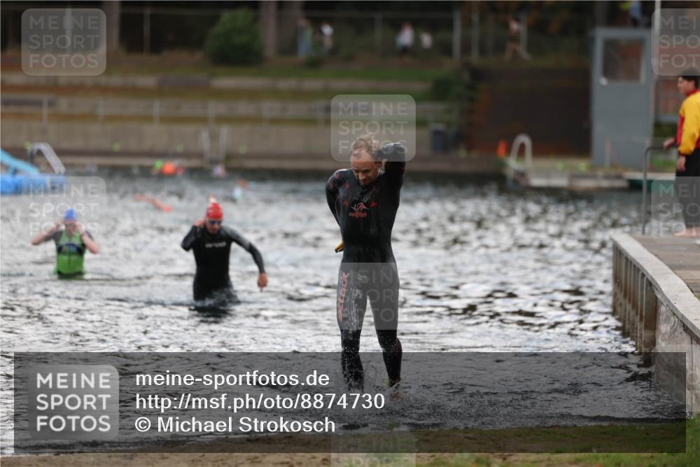 14.09.2025 - Stadtparktriathlon Michael Strokosch http://msf.ph/oto/8874730 14.09.2025 12:49:52 Schwimmen 1469, 1504 meine-sportfotos.de