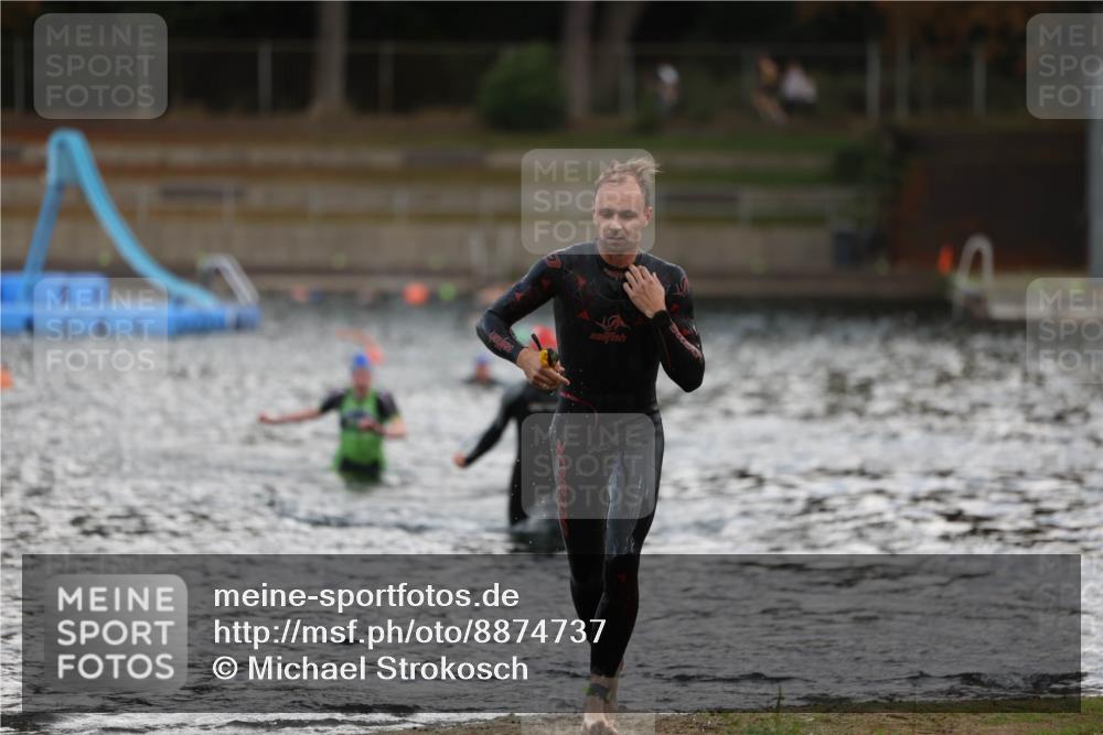 14.09.2025 - Stadtparktriathlon Michael Strokosch http://msf.ph/oto/8874737 14.09.2025 12:49:53 Schwimmen 1469, 1504 meine-sportfotos.de