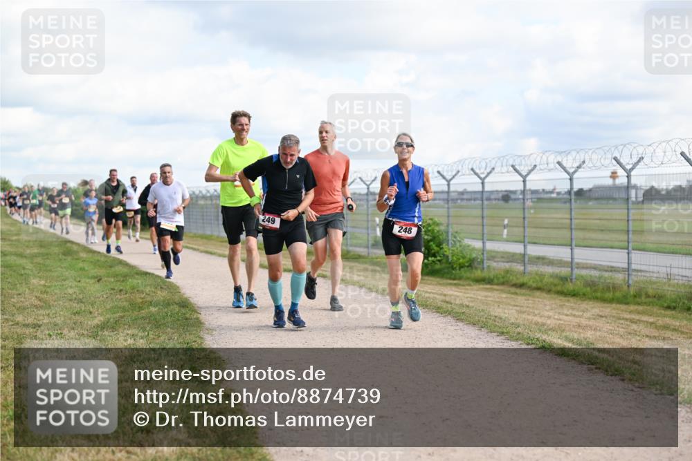 14.09.2025 - Airport Race Dr. Thomas Lammeyer http://msf.ph/oto/8874739 14.09.2025 12:19:27 Laufen 248, 249 meine-sportfotos.de