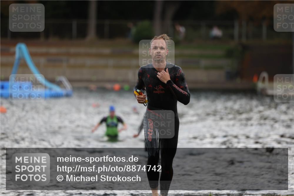 14.09.2025 - Stadtparktriathlon Michael Strokosch http://msf.ph/oto/8874742 14.09.2025 12:49:55 Schwimmen 1469, 1504 meine-sportfotos.de