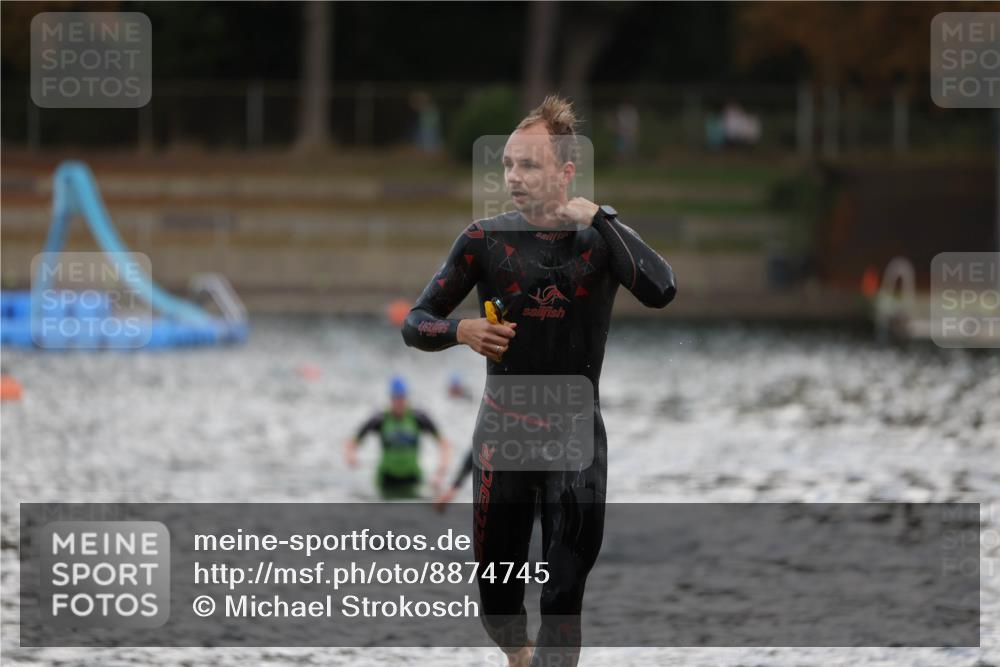14.09.2025 - Stadtparktriathlon Michael Strokosch http://msf.ph/oto/8874745 14.09.2025 12:49:55 Schwimmen 1469, 1504 meine-sportfotos.de