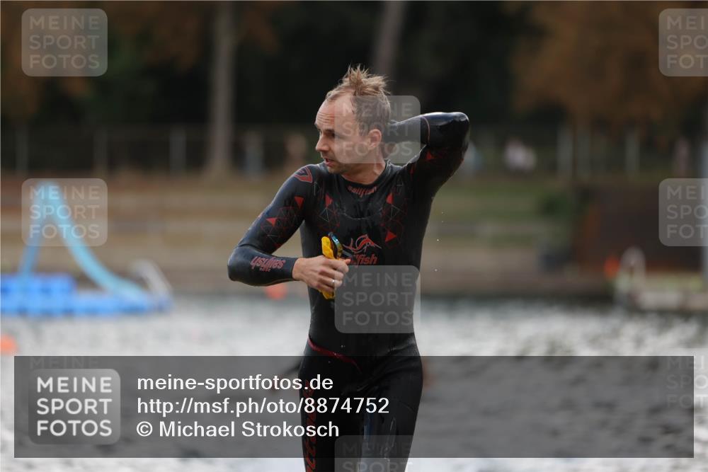 14.09.2025 - Stadtparktriathlon Michael Strokosch http://msf.ph/oto/8874752 14.09.2025 12:49:57 Schwimmen 1469, 1504 meine-sportfotos.de