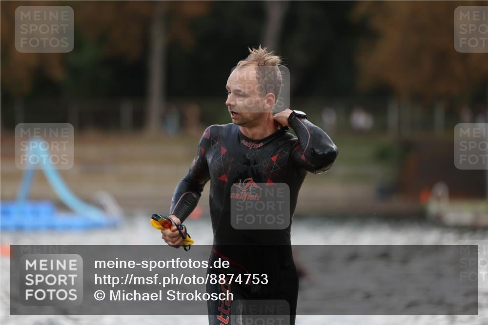 14.09.2025 - Stadtparktriathlon Michael Strokosch http://msf.ph/oto/8874753 14.09.2025 12:49:57 Schwimmen 1469, 1504 meine-sportfotos.de