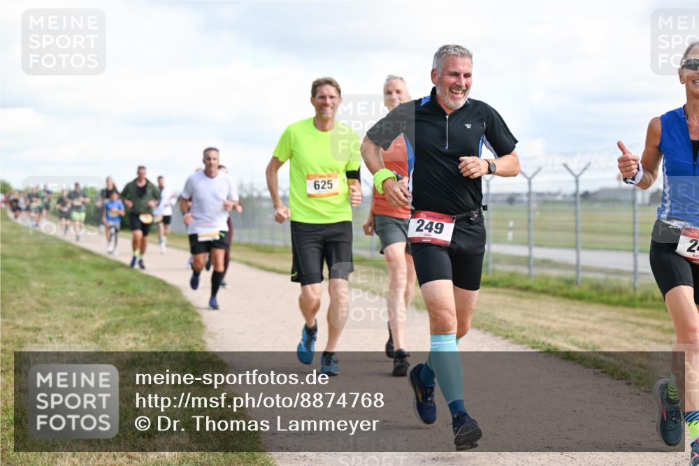 14.09.2025 - Airport Race Dr. Thomas Lammeyer http://msf.ph/oto/8874768 14.09.2025 12:19:29 Laufen 625, 249, 2 meine-sportfotos.de
