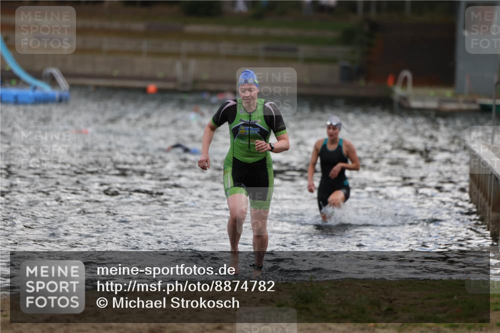 14.09.2025 - Stadtparktriathlon Michael Strokosch http://msf.ph/oto/8874782 14.09.2025 12:50:08 Schwimmen 1441, 1442 meine-sportfotos.de