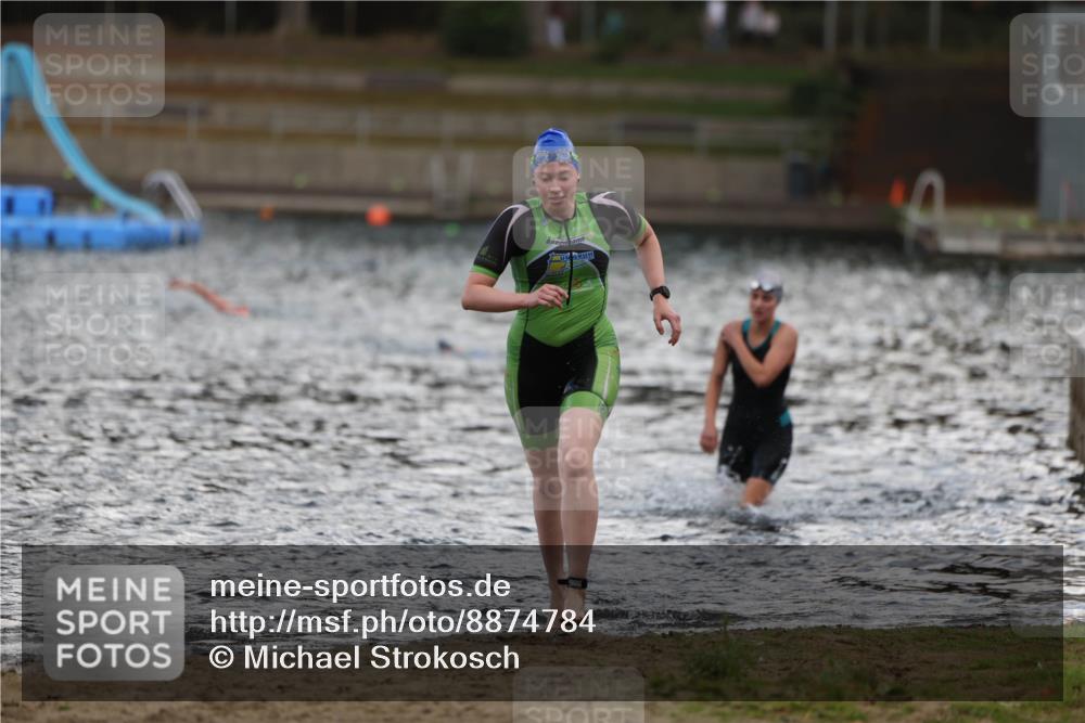 14.09.2025 - Stadtparktriathlon Michael Strokosch http://msf.ph/oto/8874784 14.09.2025 12:50:08 Schwimmen 1441, 1442 meine-sportfotos.de