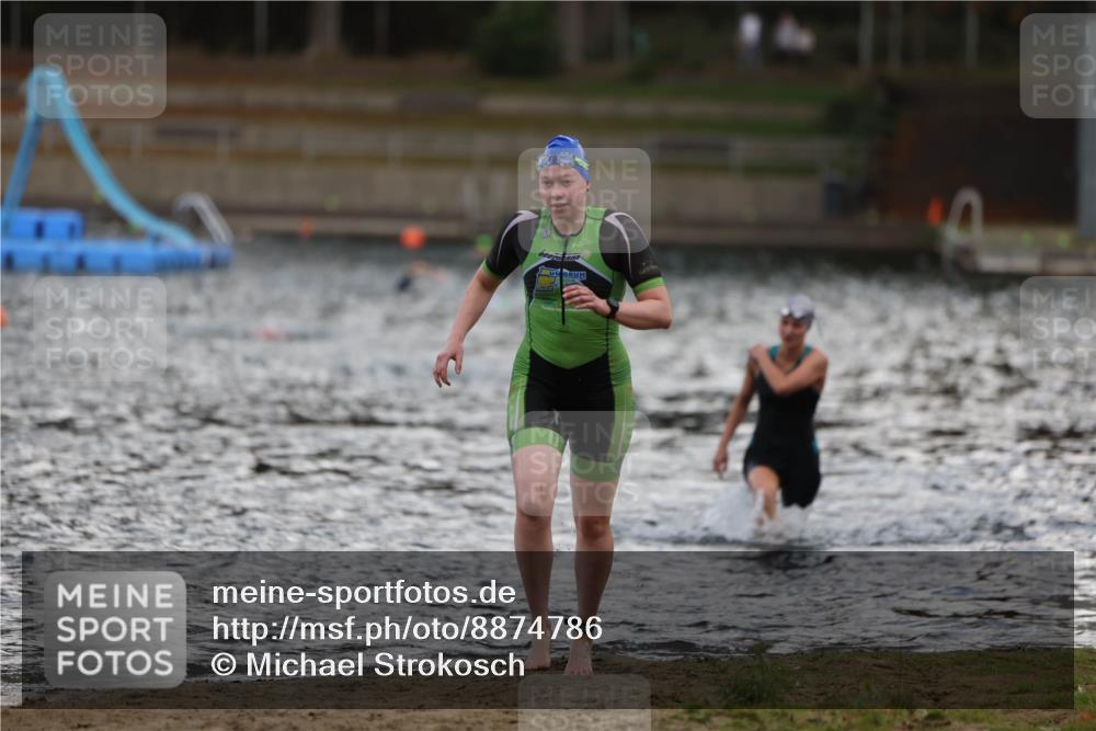14.09.2025 - Stadtparktriathlon Michael Strokosch http://msf.ph/oto/8874786 14.09.2025 12:50:09 Schwimmen 1441, 1442 meine-sportfotos.de