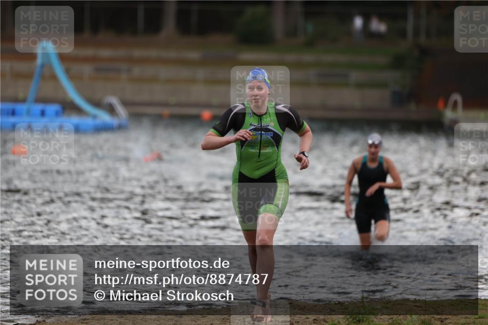 14.09.2025 - Stadtparktriathlon Michael Strokosch http://msf.ph/oto/8874787 14.09.2025 12:50:09 Schwimmen 1441, 1442 meine-sportfotos.de
