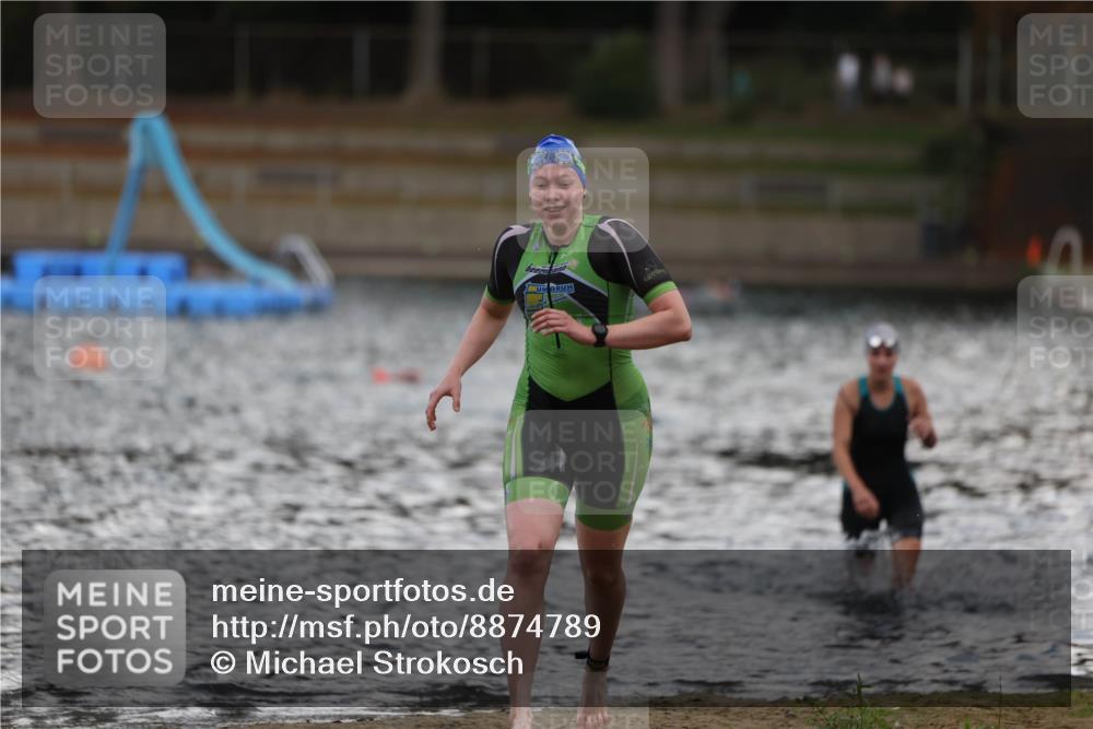 14.09.2025 - Stadtparktriathlon Michael Strokosch http://msf.ph/oto/8874789 14.09.2025 12:50:10 Schwimmen 1441, 1442 meine-sportfotos.de