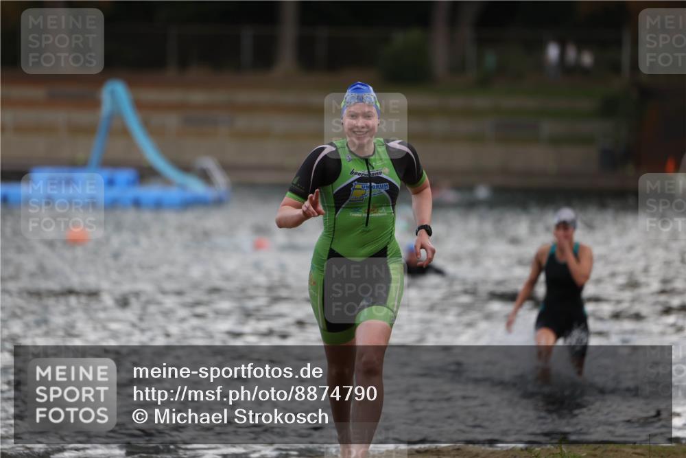 14.09.2025 - Stadtparktriathlon Michael Strokosch http://msf.ph/oto/8874790 14.09.2025 12:50:10 Schwimmen 1441, 1442 meine-sportfotos.de