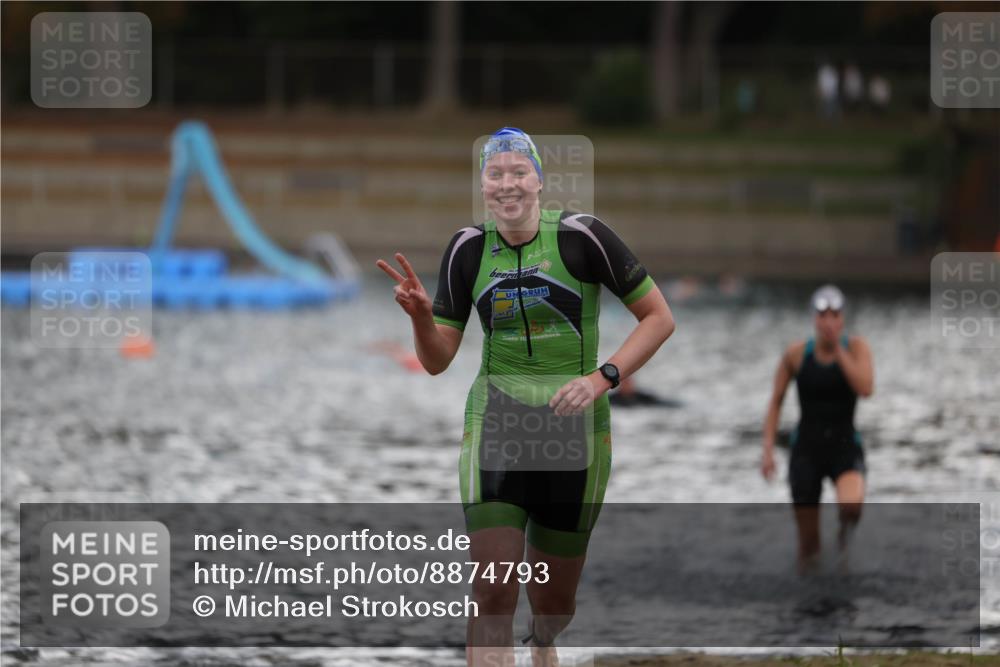 14.09.2025 - Stadtparktriathlon Michael Strokosch http://msf.ph/oto/8874793 14.09.2025 12:50:10 Schwimmen 1441, 1442 meine-sportfotos.de