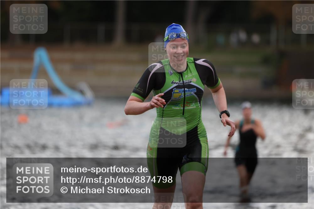 14.09.2025 - Stadtparktriathlon Michael Strokosch http://msf.ph/oto/8874798 14.09.2025 12:50:11 Schwimmen 1441, 1442 meine-sportfotos.de