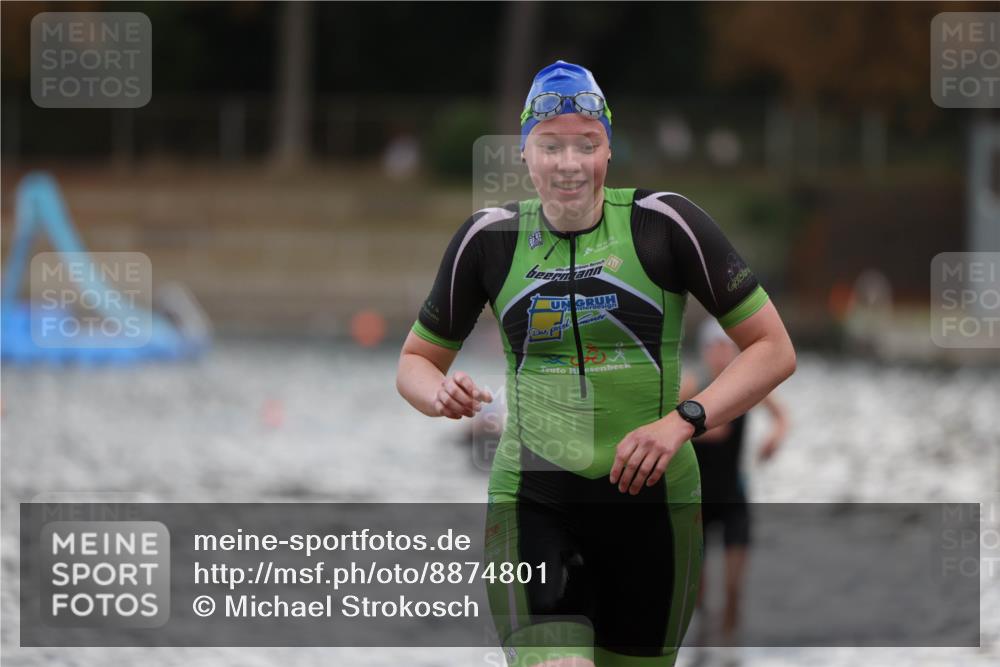 14.09.2025 - Stadtparktriathlon Michael Strokosch http://msf.ph/oto/8874801 14.09.2025 12:50:12 Schwimmen 1441, 1442 meine-sportfotos.de