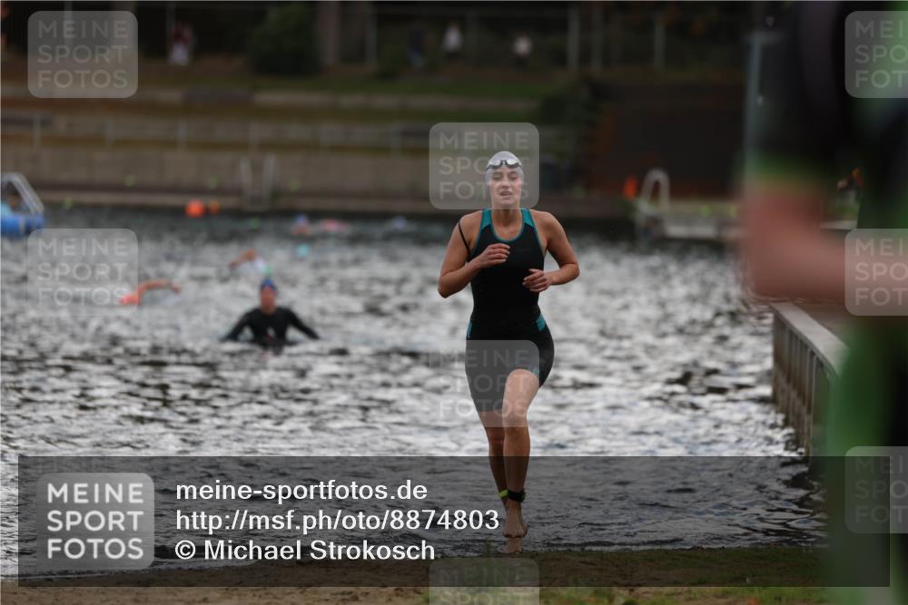 14.09.2025 - Stadtparktriathlon Michael Strokosch http://msf.ph/oto/8874803 14.09.2025 12:50:13 Schwimmen 1441, 1442 meine-sportfotos.de