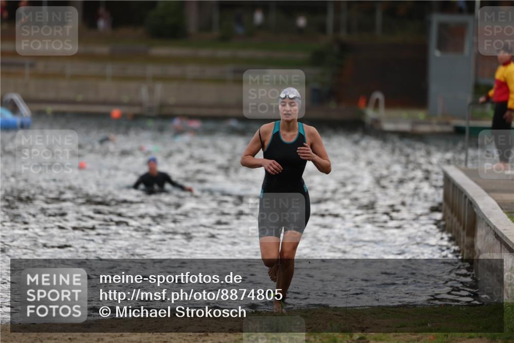14.09.2025 - Stadtparktriathlon Michael Strokosch http://msf.ph/oto/8874805 14.09.2025 12:50:13 Schwimmen 1441, 1442 meine-sportfotos.de