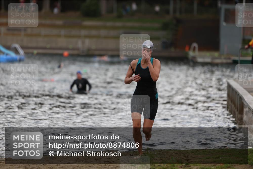 14.09.2025 - Stadtparktriathlon Michael Strokosch http://msf.ph/oto/8874806 14.09.2025 12:50:14 Schwimmen 1441, 1442 meine-sportfotos.de
