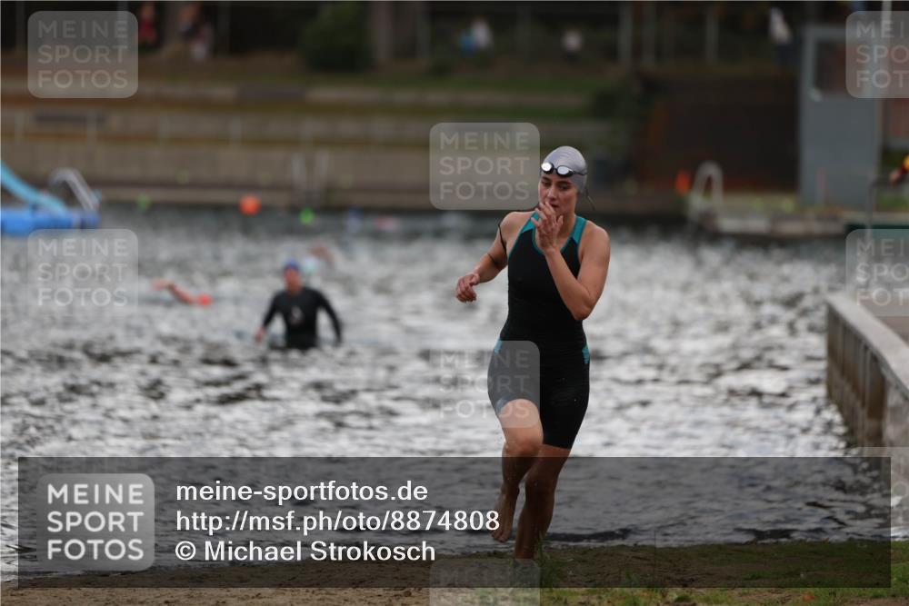 14.09.2025 - Stadtparktriathlon Michael Strokosch http://msf.ph/oto/8874808 14.09.2025 12:50:14 Schwimmen 1441, 1442 meine-sportfotos.de