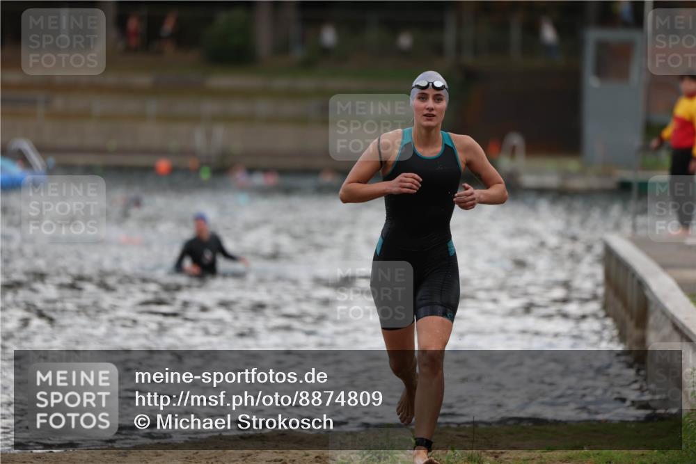 14.09.2025 - Stadtparktriathlon Michael Strokosch http://msf.ph/oto/8874809 14.09.2025 12:50:15 Schwimmen 1441, 1442 meine-sportfotos.de