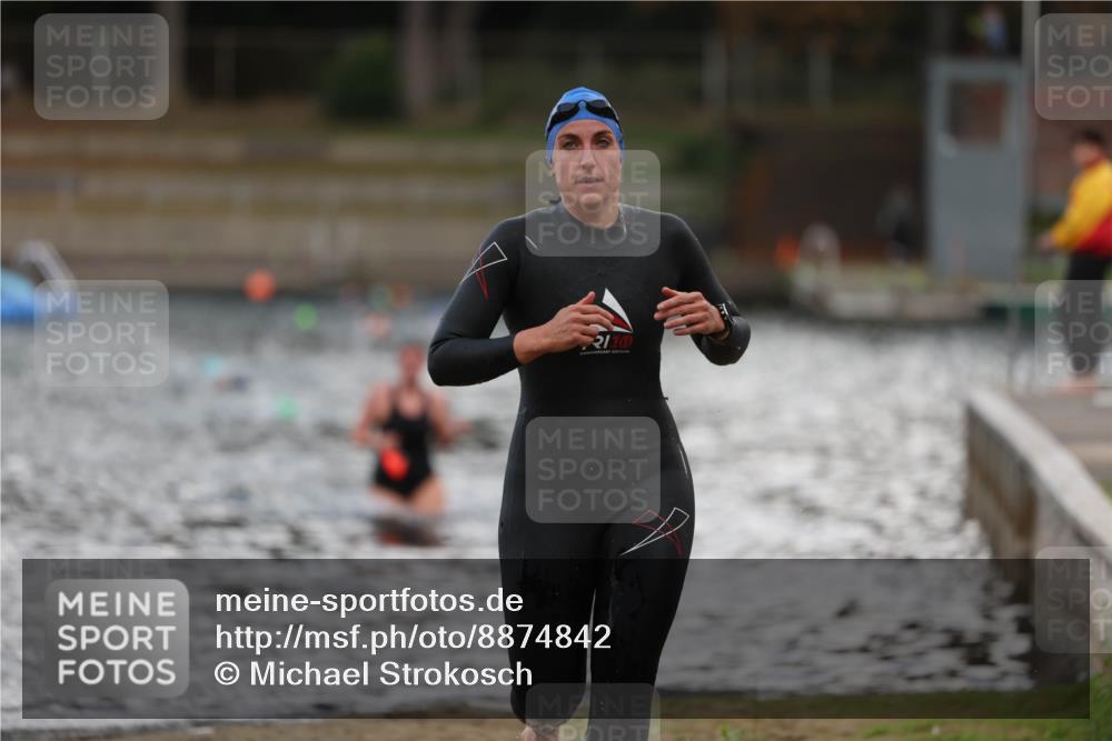 14.09.2025 - Stadtparktriathlon Michael Strokosch http://msf.ph/oto/8874842 14.09.2025 12:50:35 Schwimmen 1452 meine-sportfotos.de