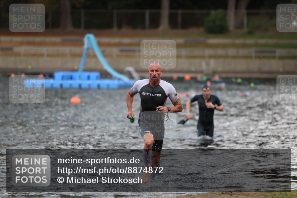14.09.2025 - Stadtparktriathlon Michael Strokosch http://msf.ph/oto/8874872 14.09.2025 12:51:01 Schwimmen 1492, 1510 meine-sportfotos.de