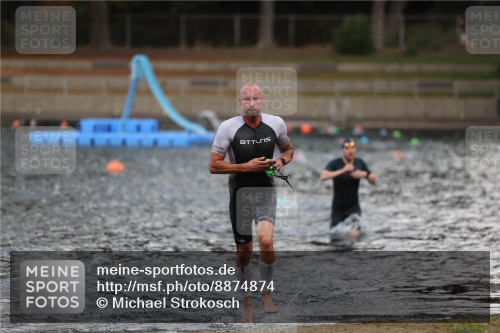 14.09.2025 - Stadtparktriathlon Michael Strokosch http://msf.ph/oto/8874874 14.09.2025 12:51:01 Schwimmen 1492, 1510 meine-sportfotos.de