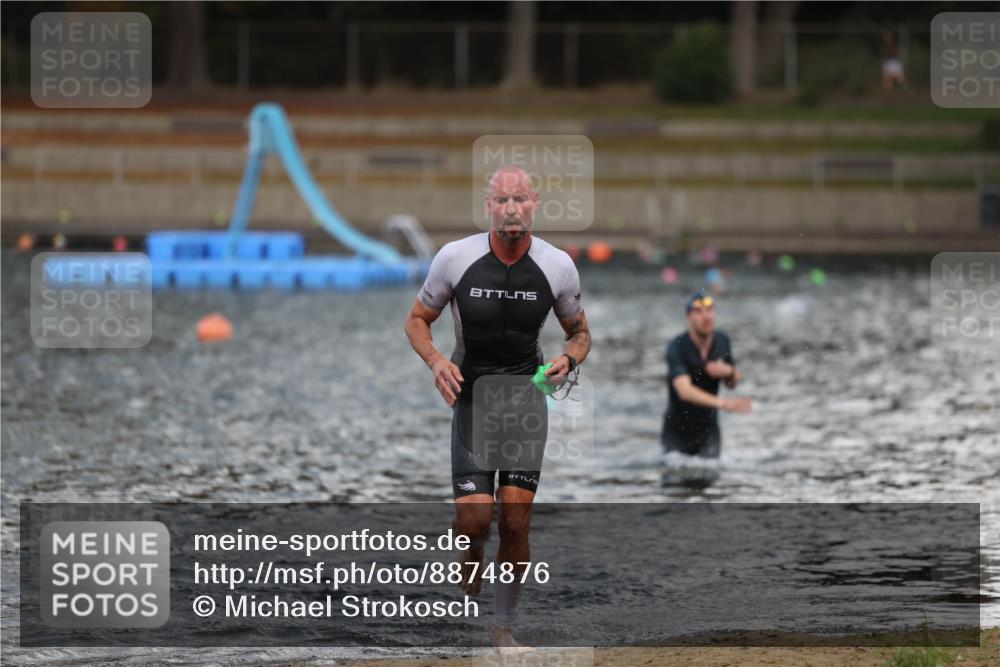 14.09.2025 - Stadtparktriathlon Michael Strokosch http://msf.ph/oto/8874876 14.09.2025 12:51:01 Schwimmen 1492, 1510 meine-sportfotos.de