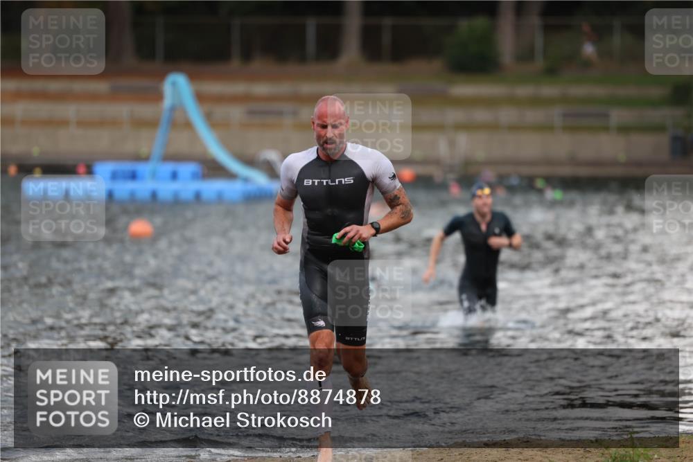 14.09.2025 - Stadtparktriathlon Michael Strokosch http://msf.ph/oto/8874878 14.09.2025 12:51:02 Schwimmen 1492, 1510 meine-sportfotos.de