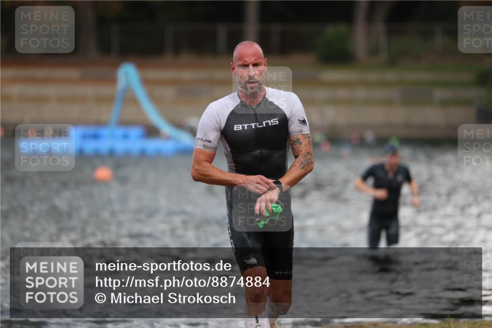 14.09.2025 - Stadtparktriathlon Michael Strokosch http://msf.ph/oto/8874884 14.09.2025 12:51:03 Schwimmen 1492, 1510 meine-sportfotos.de