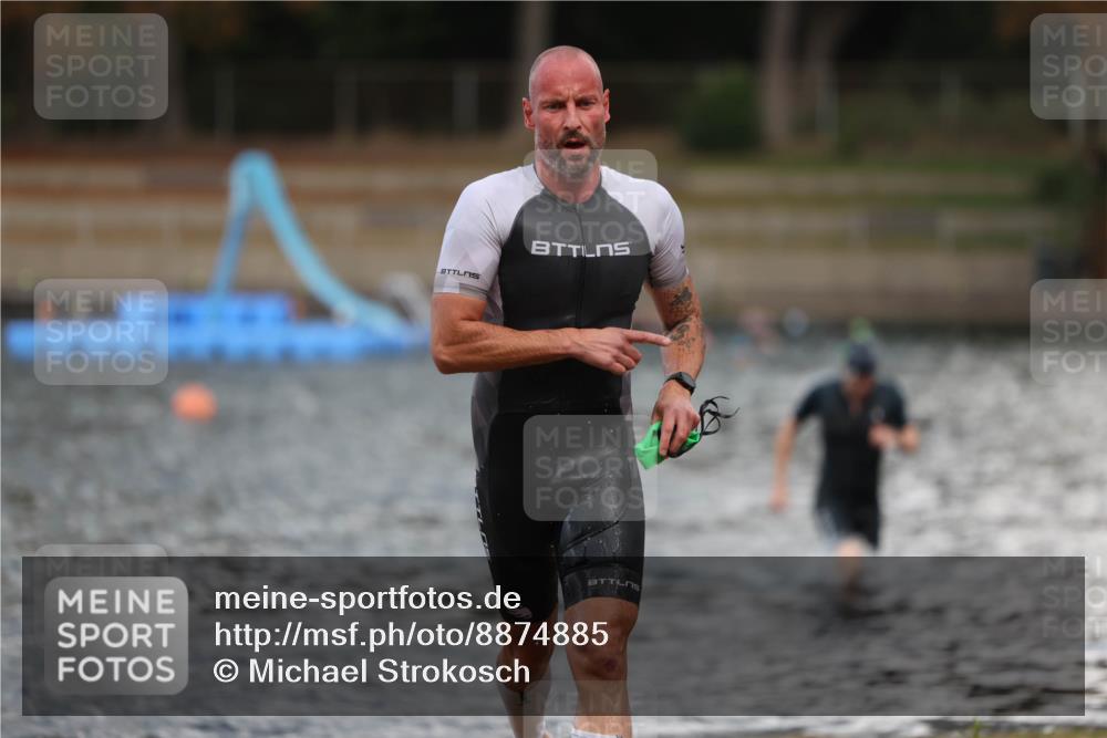 14.09.2025 - Stadtparktriathlon Michael Strokosch http://msf.ph/oto/8874885 14.09.2025 12:51:03 Schwimmen 1492, 1510 meine-sportfotos.de