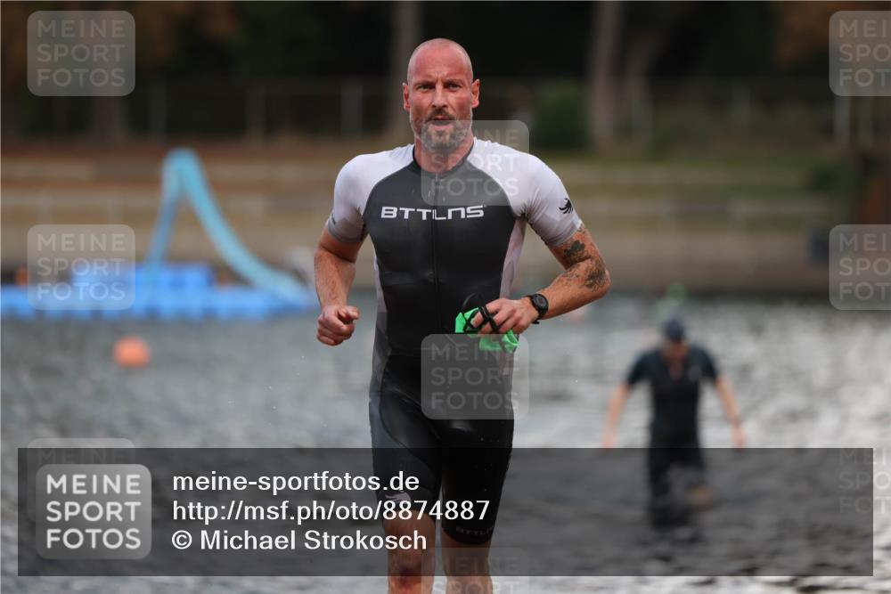 14.09.2025 - Stadtparktriathlon Michael Strokosch http://msf.ph/oto/8874887 14.09.2025 12:51:04 Schwimmen 1492, 1510 meine-sportfotos.de