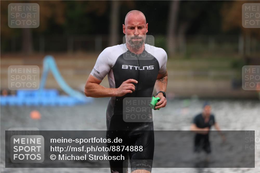 14.09.2025 - Stadtparktriathlon Michael Strokosch http://msf.ph/oto/8874888 14.09.2025 12:51:04 Schwimmen 1492, 1510 meine-sportfotos.de