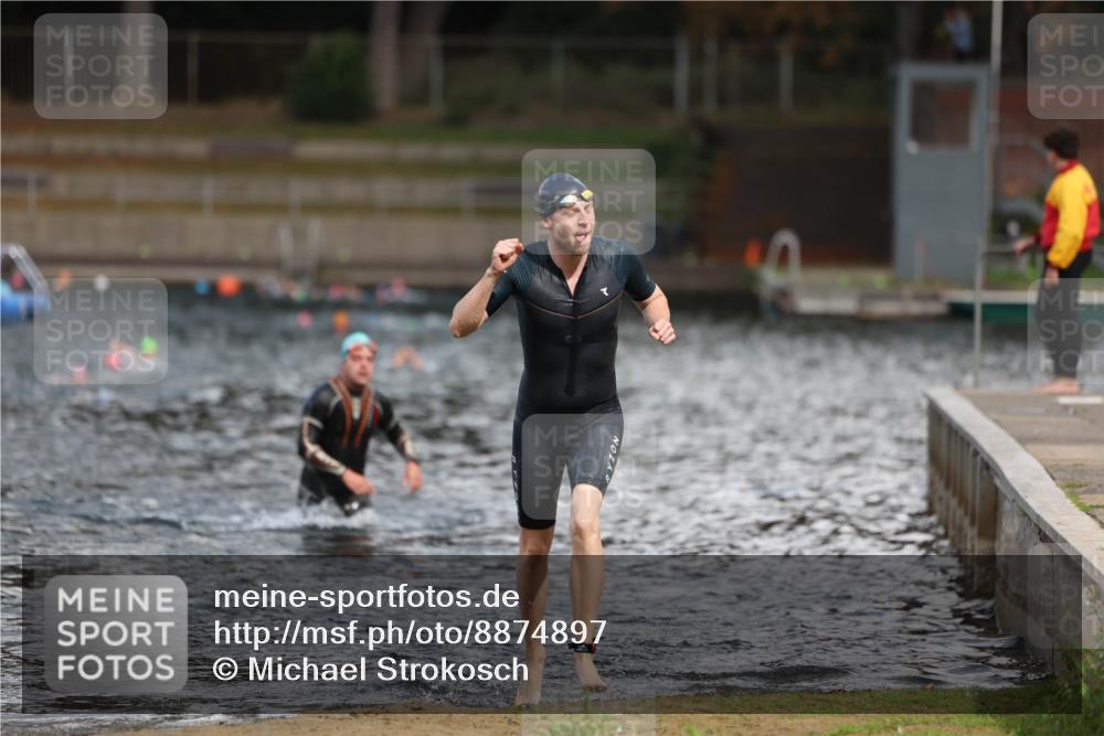14.09.2025 - Stadtparktriathlon Michael Strokosch http://msf.ph/oto/8874897 14.09.2025 12:51:08 Schwimmen 1510 meine-sportfotos.de