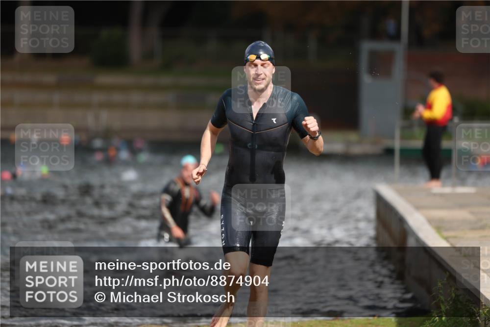 14.09.2025 - Stadtparktriathlon Michael Strokosch http://msf.ph/oto/8874904 14.09.2025 12:51:10 Schwimmen 1510 meine-sportfotos.de