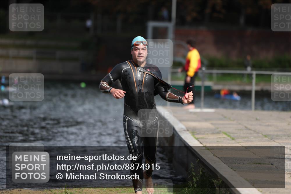 14.09.2025 - Stadtparktriathlon Michael Strokosch http://msf.ph/oto/8874915 14.09.2025 12:51:15 Schwimmen 1510 meine-sportfotos.de