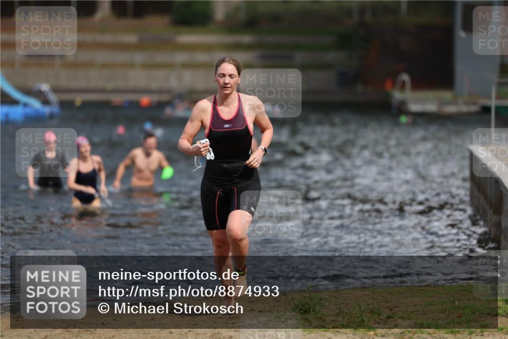 14.09.2025 - Stadtparktriathlon Michael Strokosch http://msf.ph/oto/8874933 14.09.2025 12:51:36 Schwimmen 1426, 1443 meine-sportfotos.de