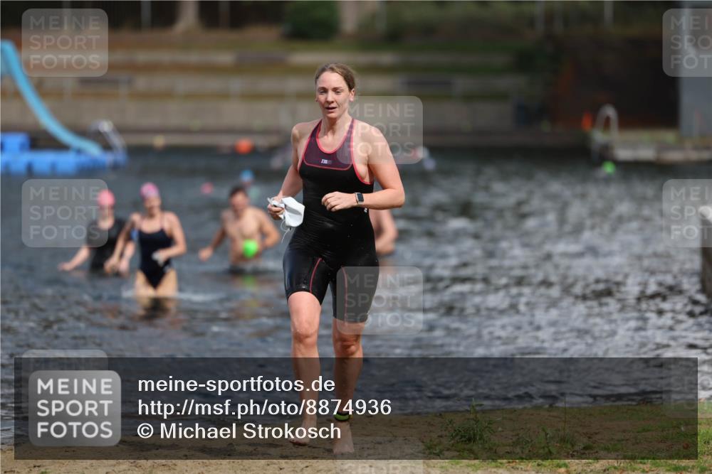14.09.2025 - Stadtparktriathlon Michael Strokosch http://msf.ph/oto/8874936 14.09.2025 12:51:37 Schwimmen 1426, 1443, 1513 meine-sportfotos.de