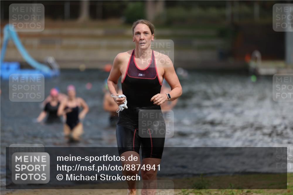 14.09.2025 - Stadtparktriathlon Michael Strokosch http://msf.ph/oto/8874941 14.09.2025 12:51:38 Schwimmen 1426, 1443, 1479, 1513 meine-sportfotos.de