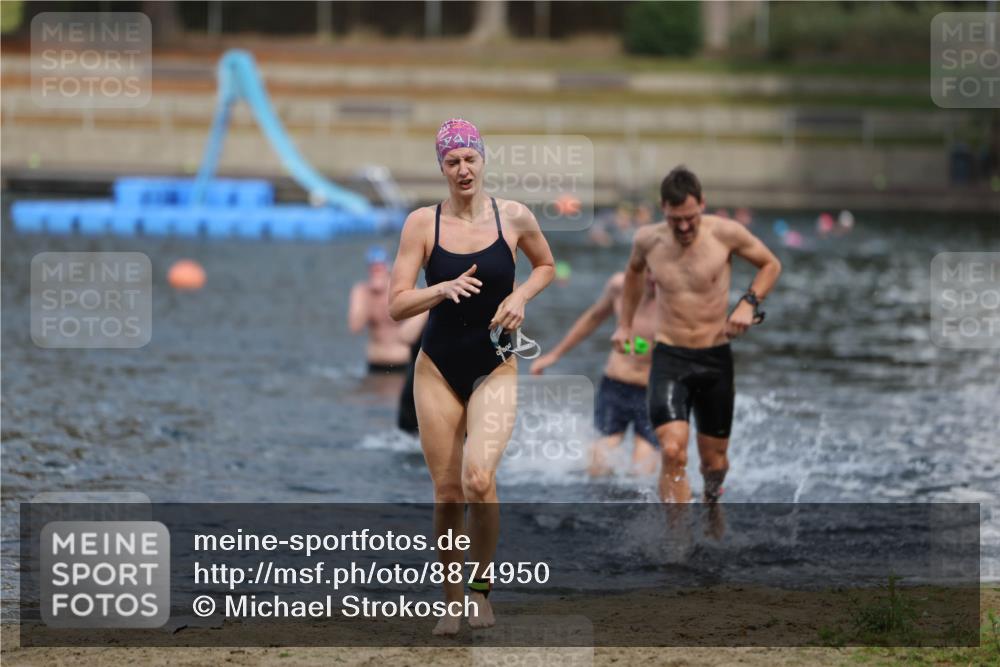 14.09.2025 - Stadtparktriathlon Michael Strokosch http://msf.ph/oto/8874950 14.09.2025 12:51:45 Schwimmen 1443, 1459, 1479, 1513 meine-sportfotos.de