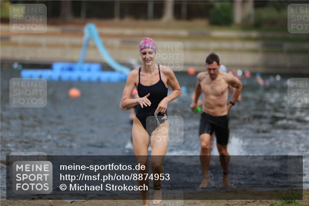 14.09.2025 - Stadtparktriathlon Michael Strokosch http://msf.ph/oto/8874953 14.09.2025 12:51:46 Schwimmen 1443, 1459, 1479, 1513 meine-sportfotos.de