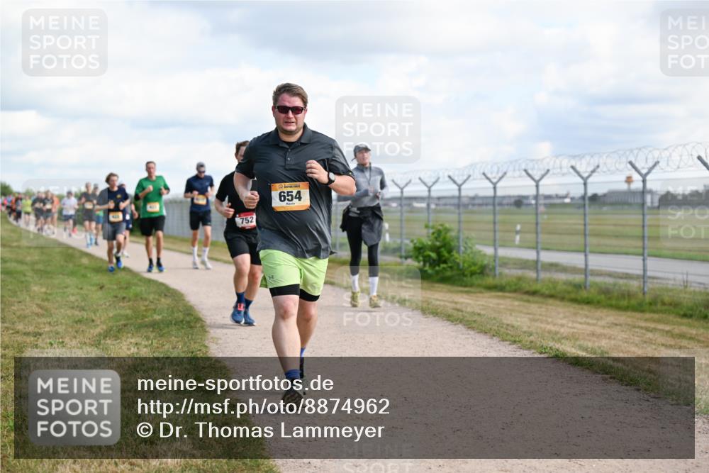 14.09.2025 - Airport Race Dr. Thomas Lammeyer http://msf.ph/oto/8874962 14.09.2025 12:19:41 Laufen 752, 654 meine-sportfotos.de