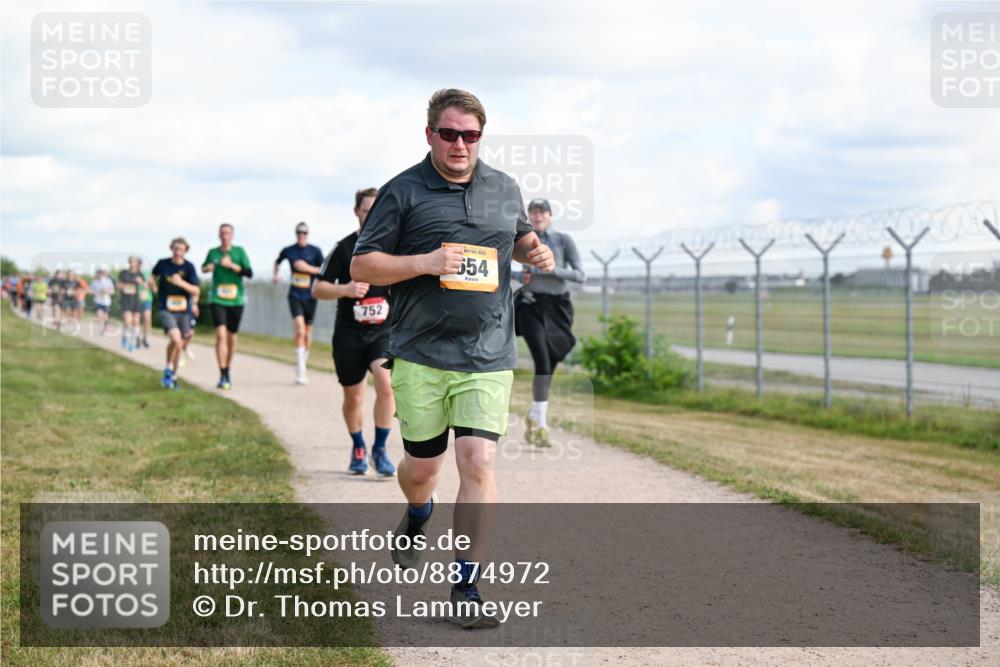 14.09.2025 - Airport Race Dr. Thomas Lammeyer http://msf.ph/oto/8874972 14.09.2025 12:19:42 Laufen 752, 554 meine-sportfotos.de