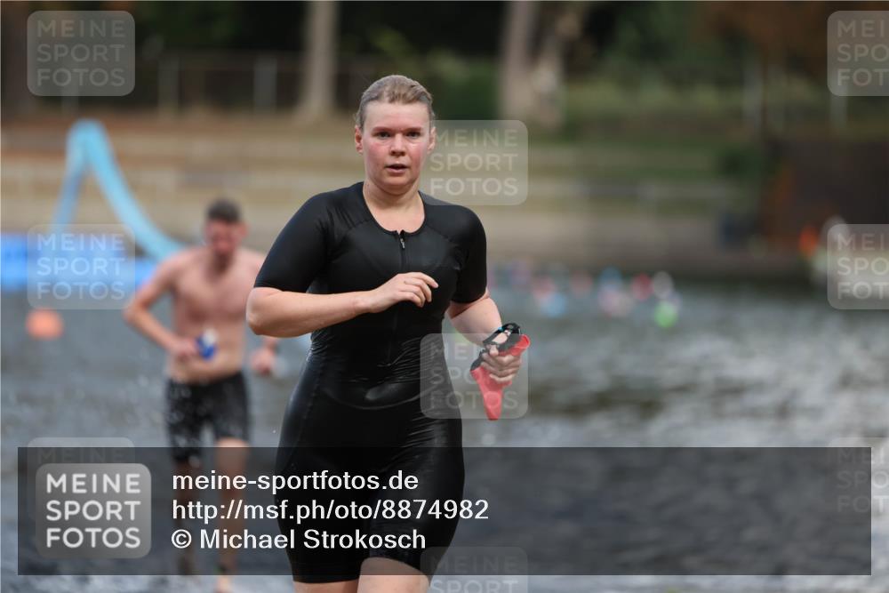 14.09.2025 - Stadtparktriathlon Michael Strokosch http://msf.ph/oto/8874982 14.09.2025 12:51:56 Schwimmen 1459, 1494 meine-sportfotos.de
