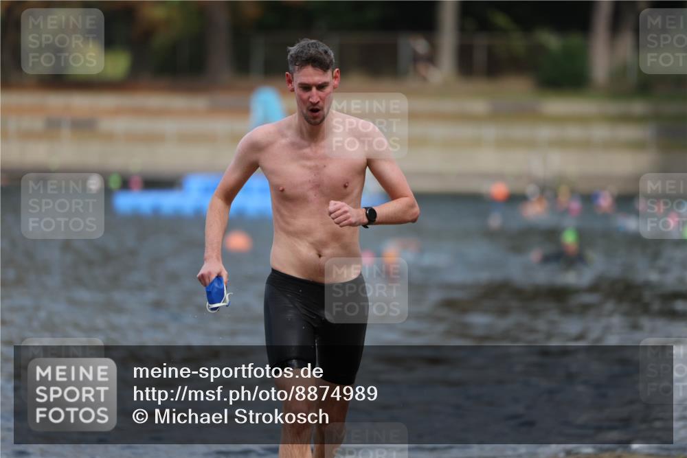 14.09.2025 - Stadtparktriathlon Michael Strokosch http://msf.ph/oto/8874989 14.09.2025 12:51:59 Schwimmen 1459, 1494 meine-sportfotos.de